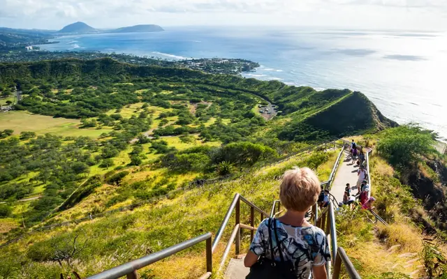 Diamond Head Shuttle & Hike